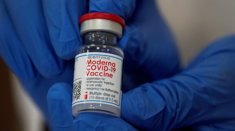 Xoρηγήθηκε σε εθελοντές η 1η δόση των ενισχυτικών εμβολίων της Moderna